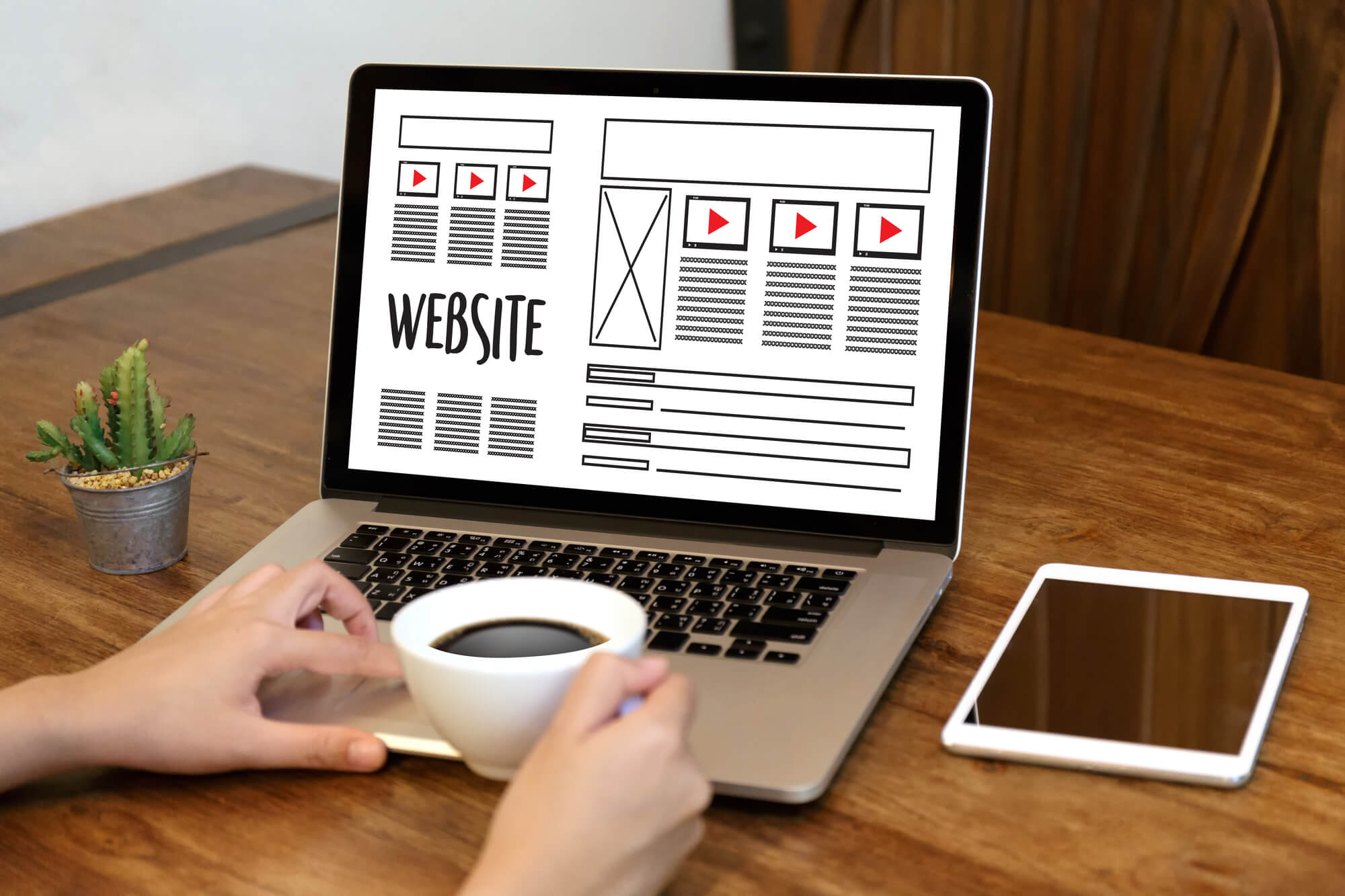 飲食店にホームページは必要?SNSやグルメサイトでは足りない必要性