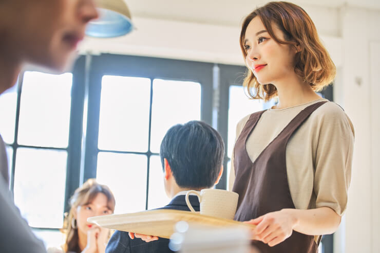 飲食店における人件費の目安は？管理する時のポイントと注意点