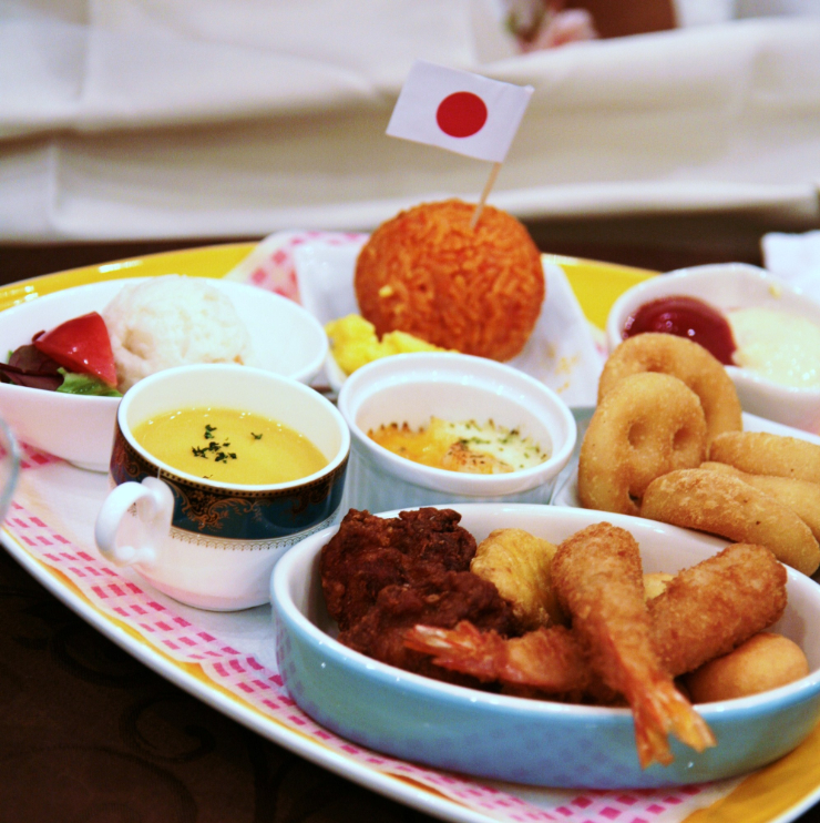 都会で流行り?大人にもワクワクを!大人のお子さまランチが流行る理由