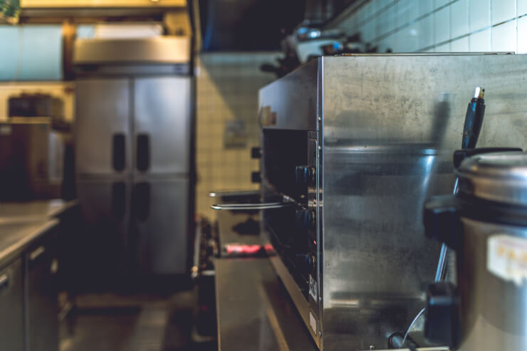 ゴーストレストランでの開業するメリット・デメリットについてご紹介します