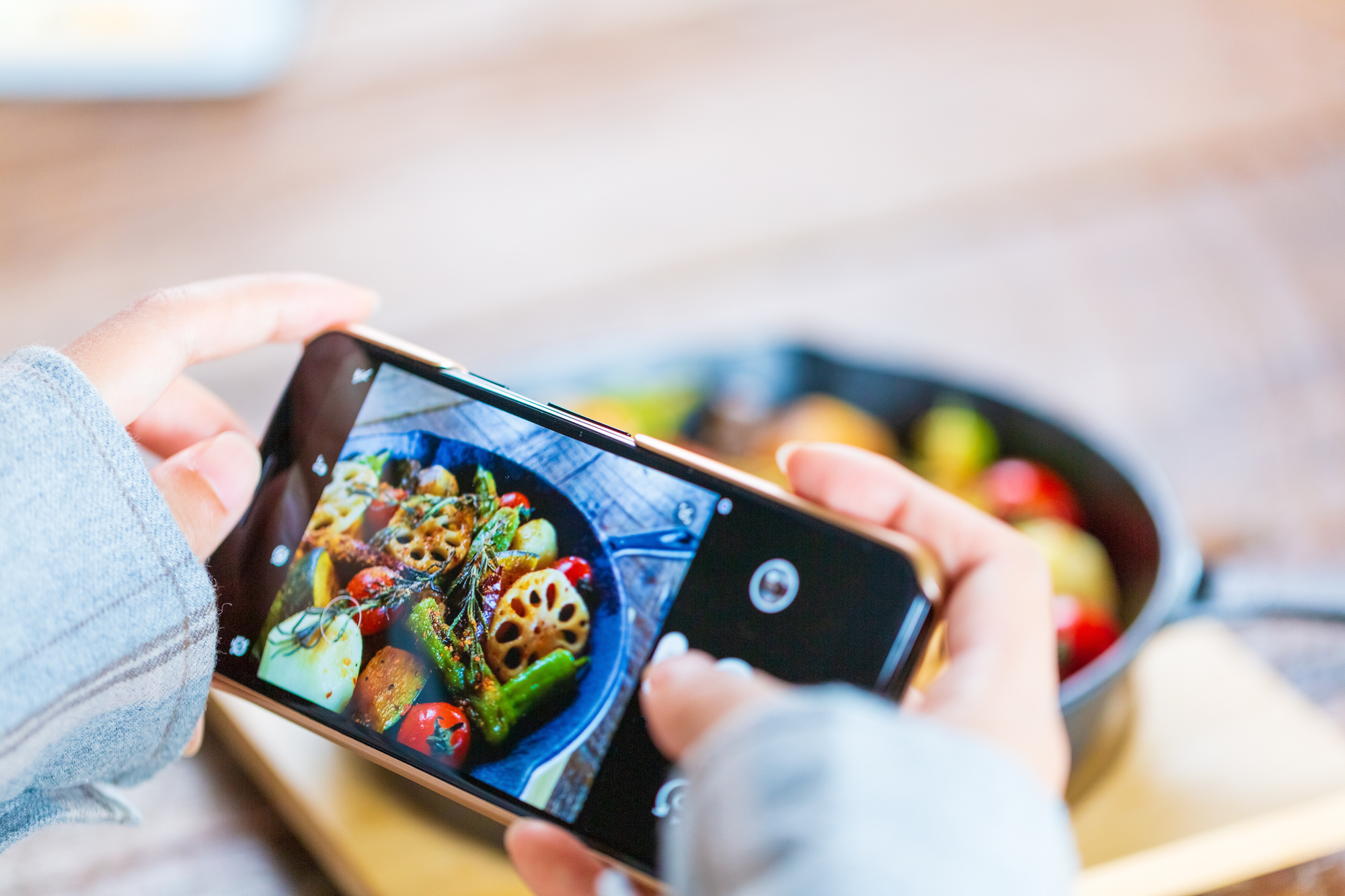 スマホで料理の写真を美味しそうに撮ってみよう!撮影初心者でもできるコツやポイントをご紹介!