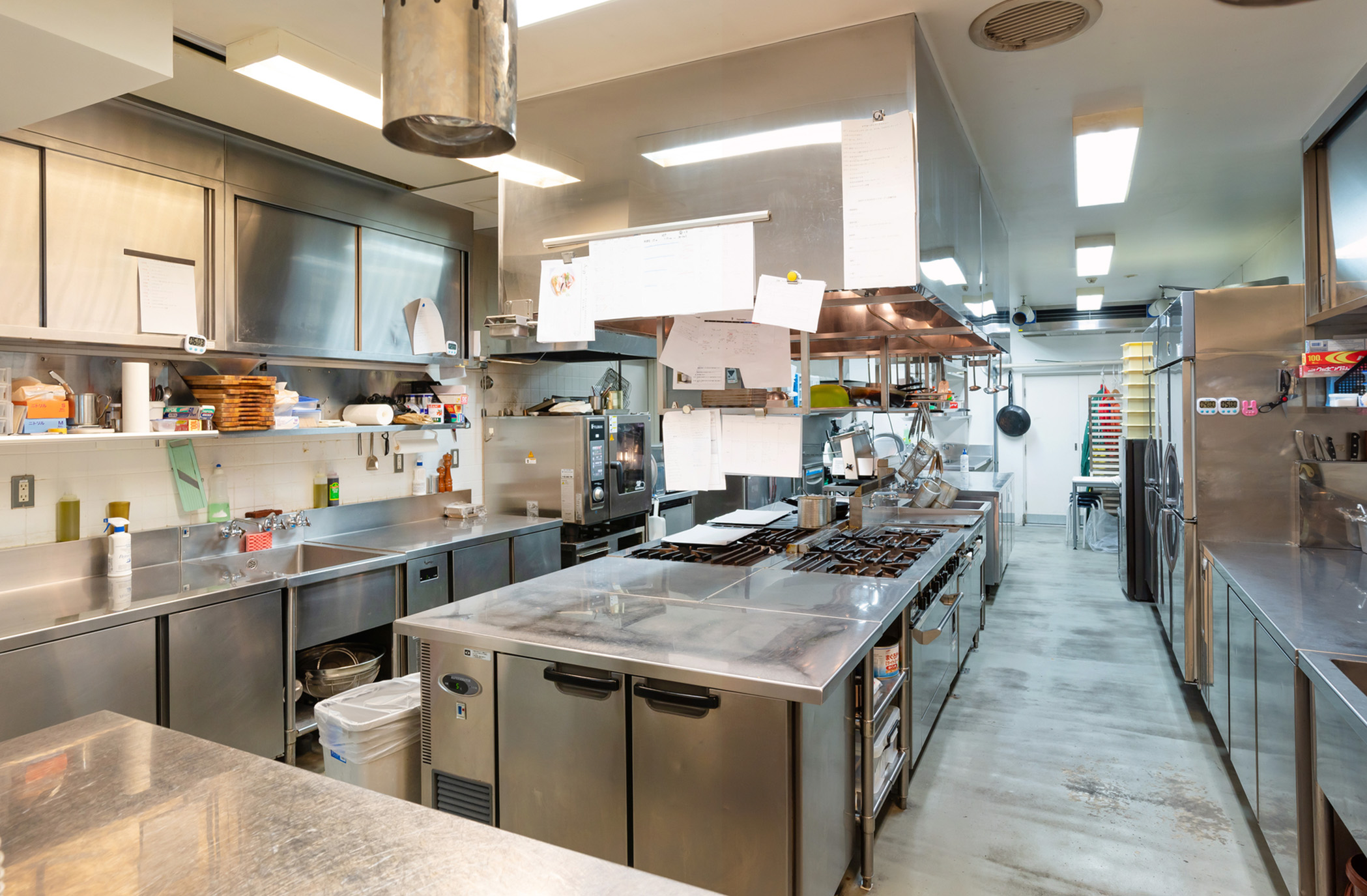 飲食店の厨房機器や食器・調理道具・家具などの買取はテンポスバスターズへ!