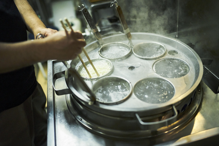 プロが語る、ラーメンの『てぼ』選びはここがポイント! 太さは正義!!