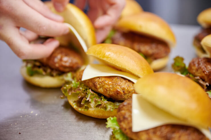 ハンバーガー店開業必須の厨房機器ガイド:成功への第一歩!